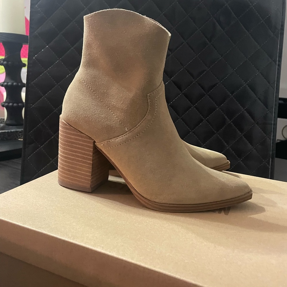 Steven Madden Cate Boots in Tan
